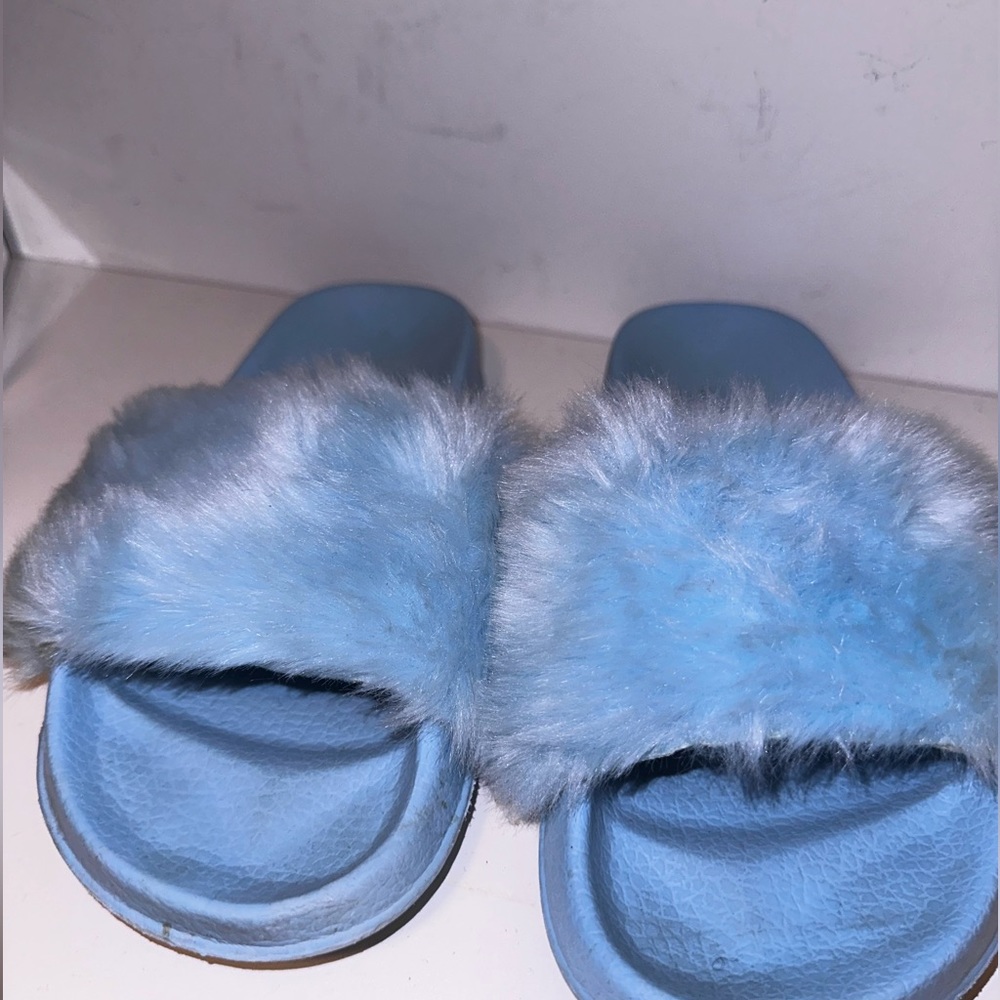 Urban outfitters slides